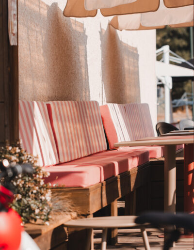 dejeuner soleil terrasse le biclou doussard